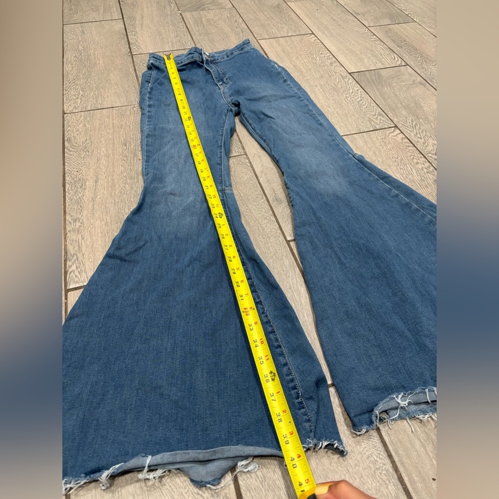 Free people bell bottom jeans Size 26 - Picture 5 of 8